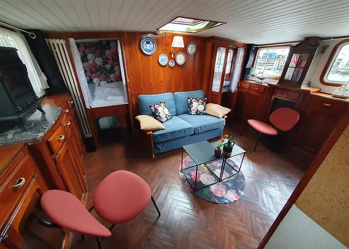 Houseboat holiday apartments Rotterdam