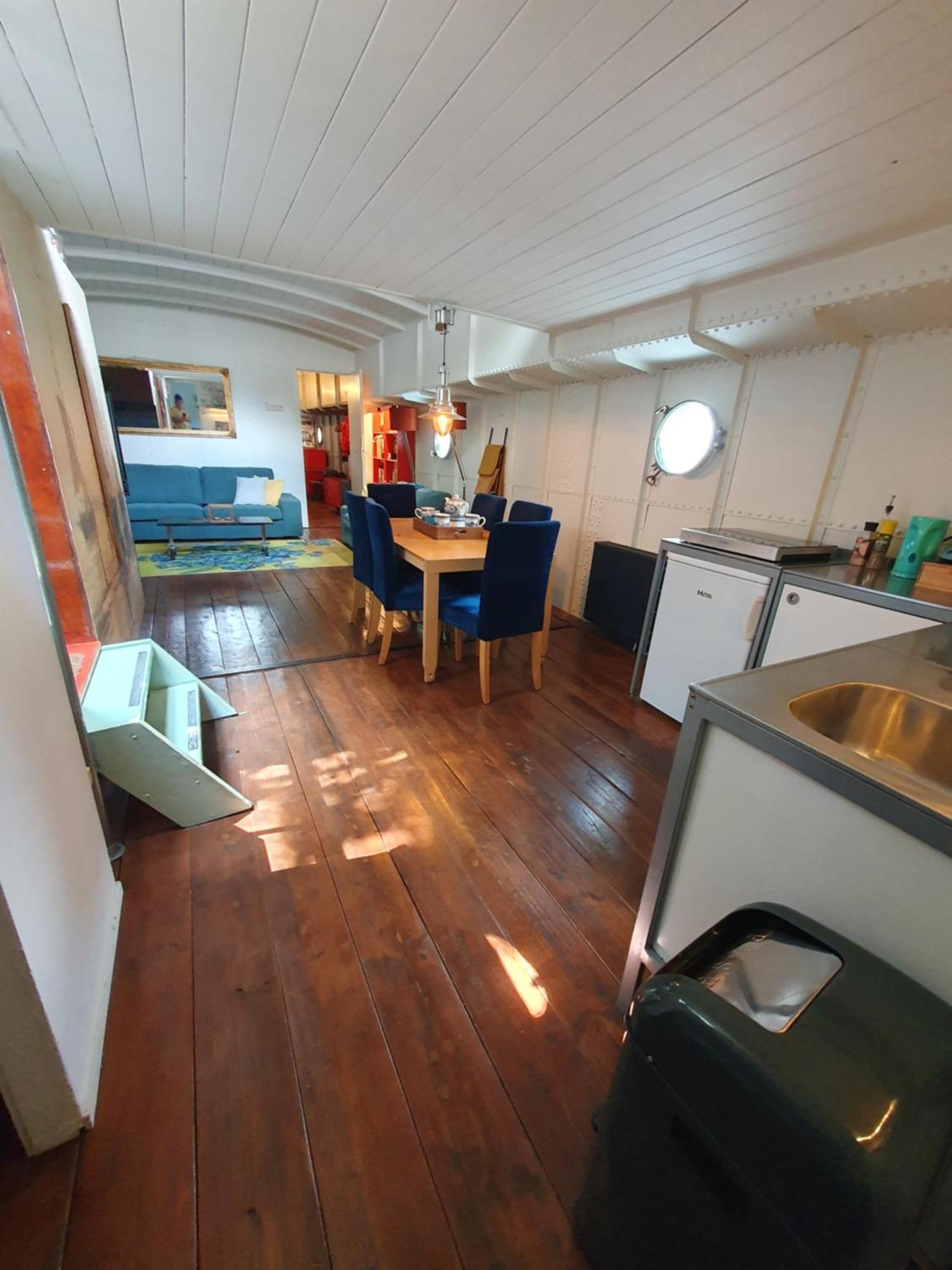 Houseboat Botel Rotterdam