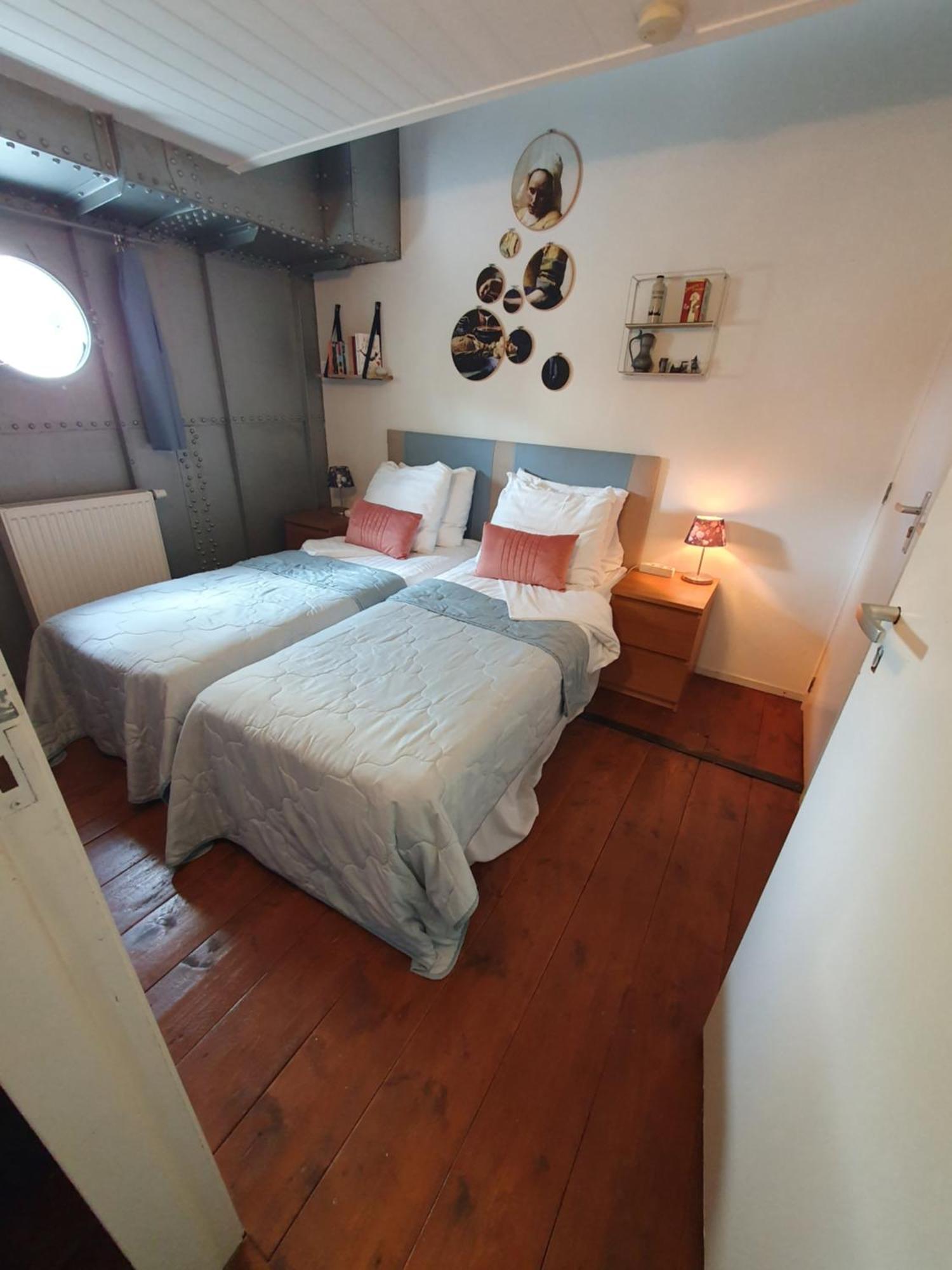 Houseboat * Rotterdam